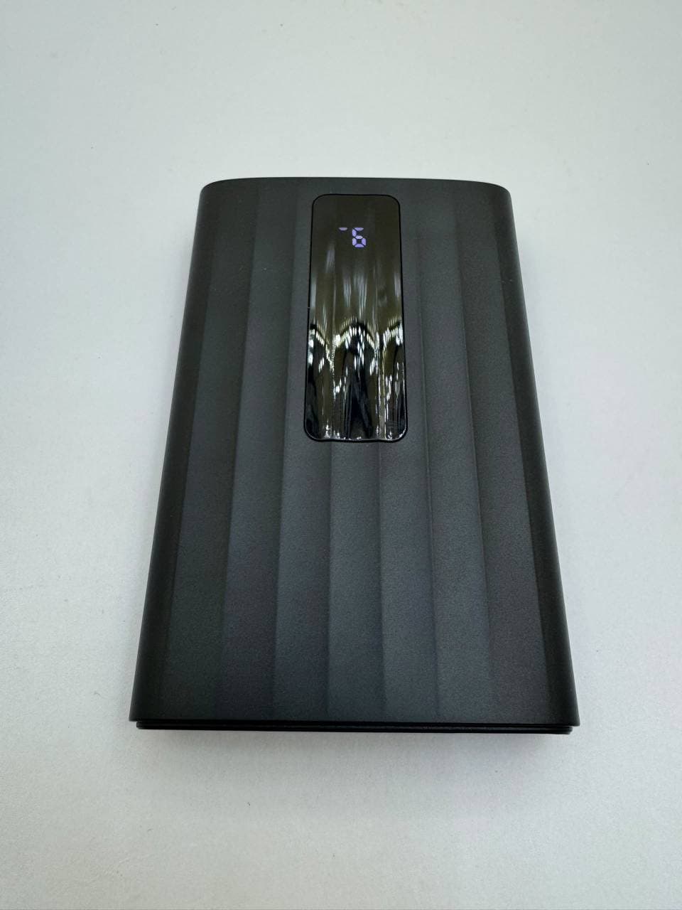 پاوربانک 10هزار مدل XC012 فست شارژ با توان 22.5 وات اصل — تصویر ۳