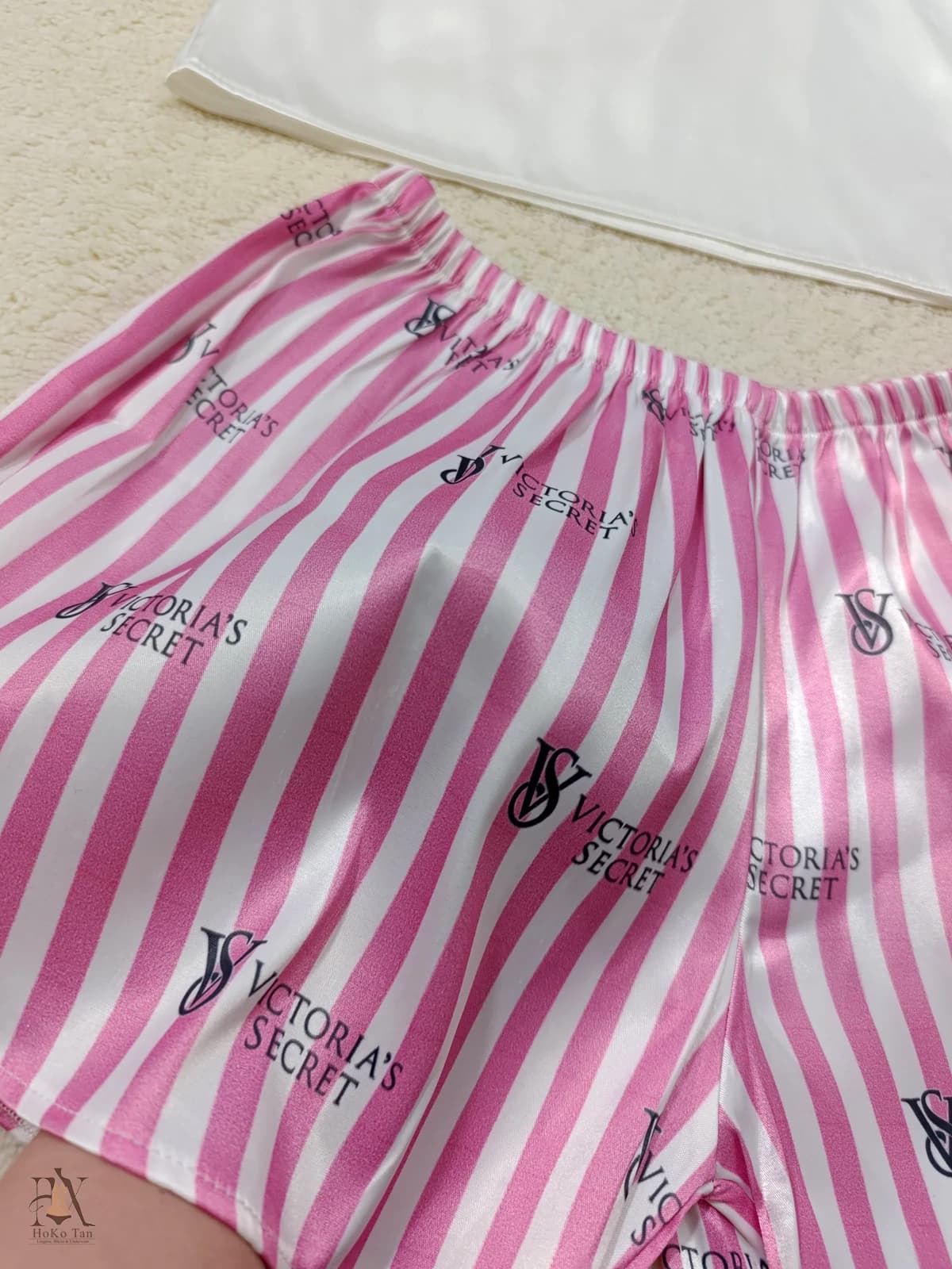 ست تاپ و شورتک victoria secret نگین دار ساتن کد 179 — تصویر ۲