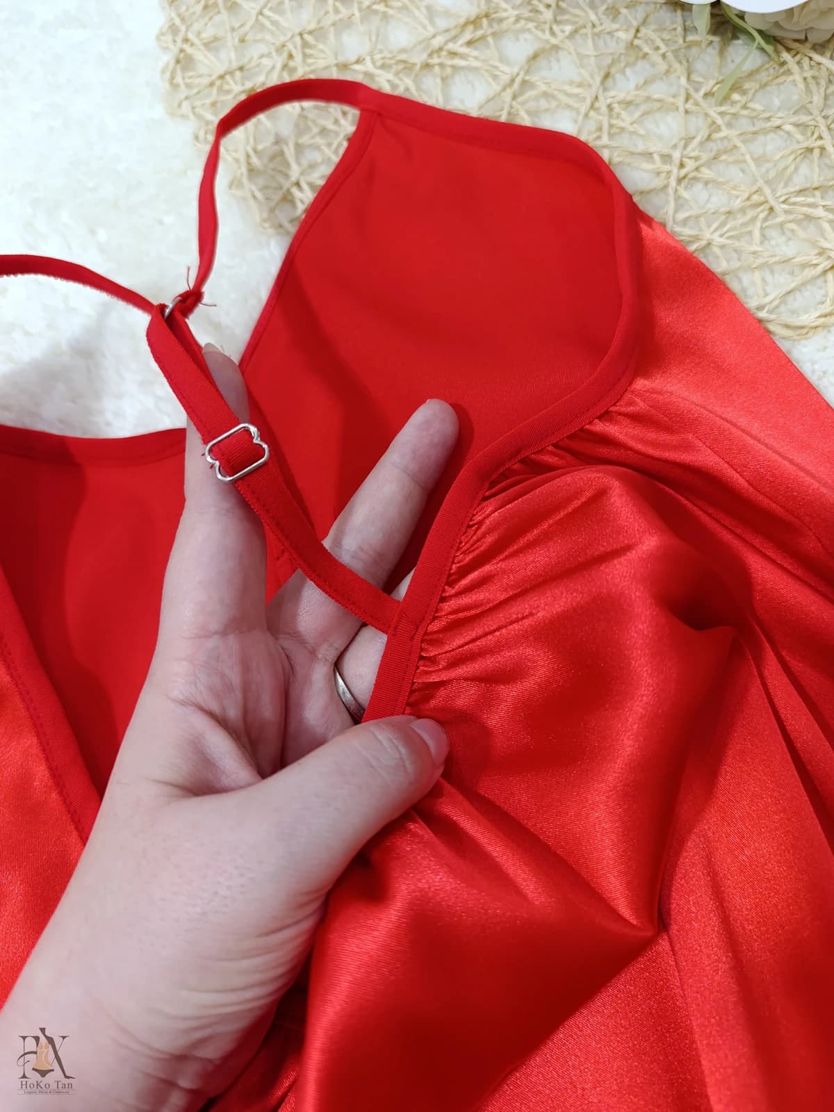 لباس خواب ساتن ابریشمی بلند قرمز کد 86 — تصویر ۴