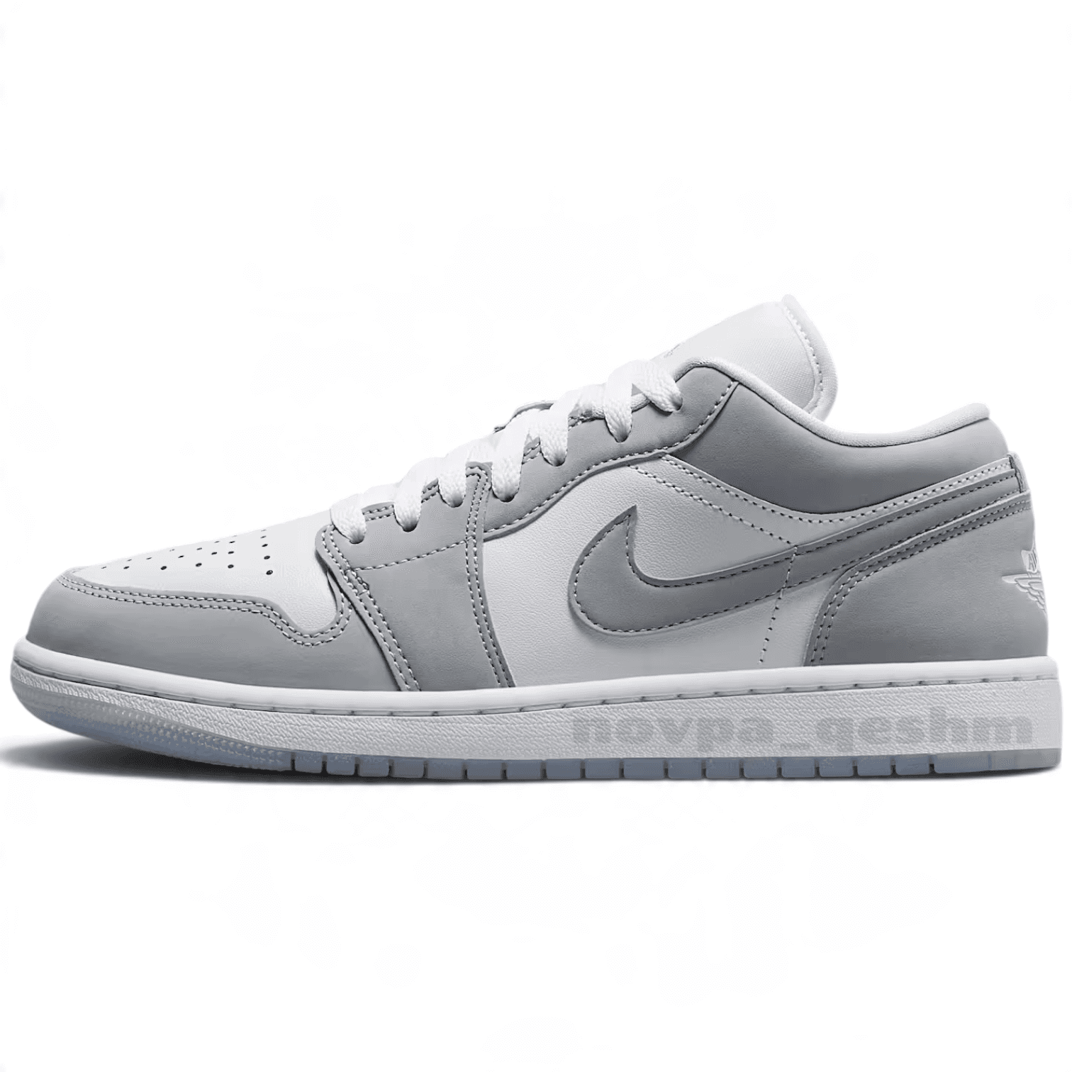 کفش کتونی زنانه نایک ایر جردن 1 لو استیل طوسی سفید ‘Nike Air Jordan 1 Low ‘Stealth