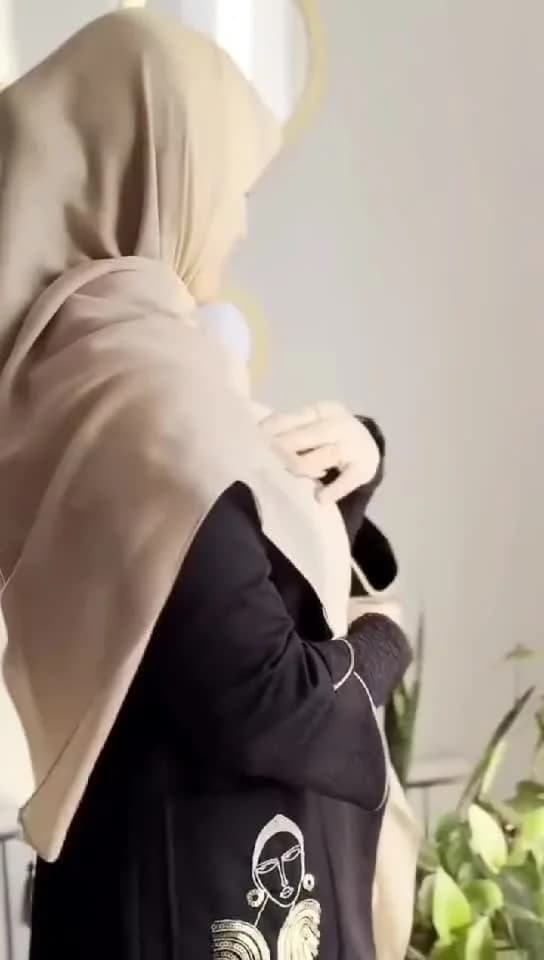 روسری نخی ساده قواره ۱۲۰ دور دوخت منگولهدار پارچه اعلا سی اسکارف (۲۰ رنگ ترند و کاربردی)