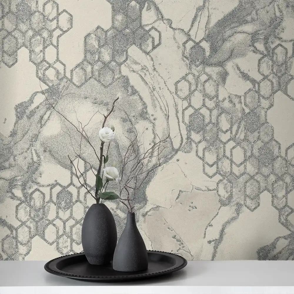 کاغذ دیواری تیتانیوم طرح هندسی نقره‌ای کد ۱۱۱۰۴- ارسال از تهران