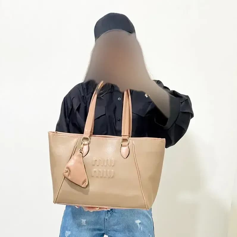 کیف بزرگ دستی و دوشی زنانه چرم مصنوعی و پارچه کنفی — تصویر ۷