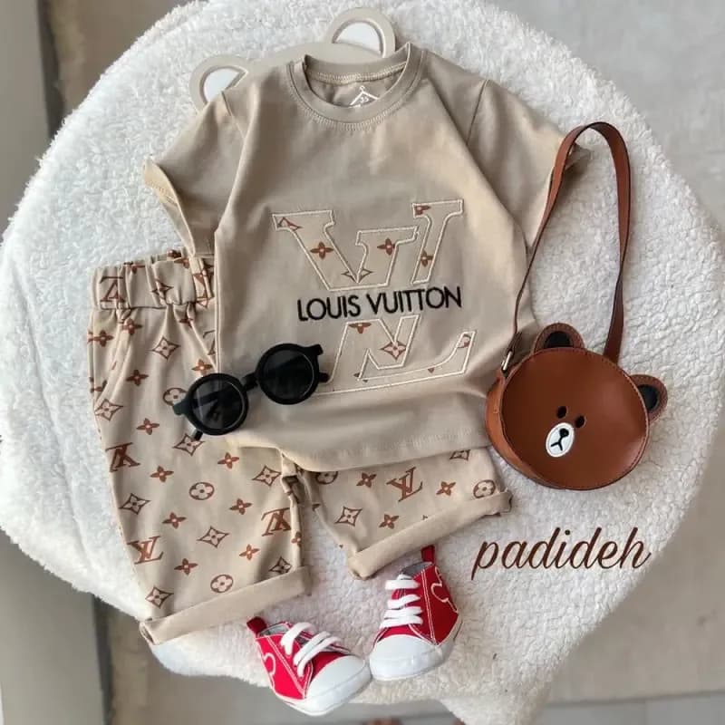 تیشرت شلوارک طرح LV پنبه یکرو لاکرادار رنگ کرم و نسکافه ای — تصویر ۸