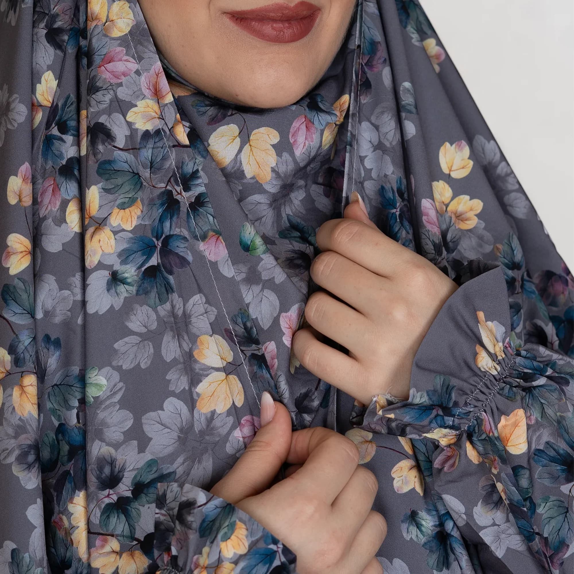 چادر میزبان رنگی مدل یاس طوسی — تصویر ۴