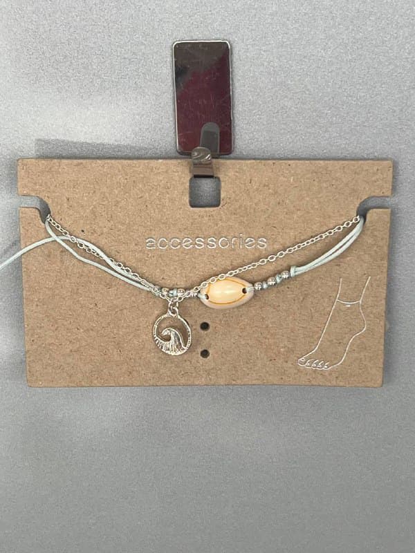 پابند طرح دریا با پلاک نقره‌ ای و مهره صدفی برند Accessories