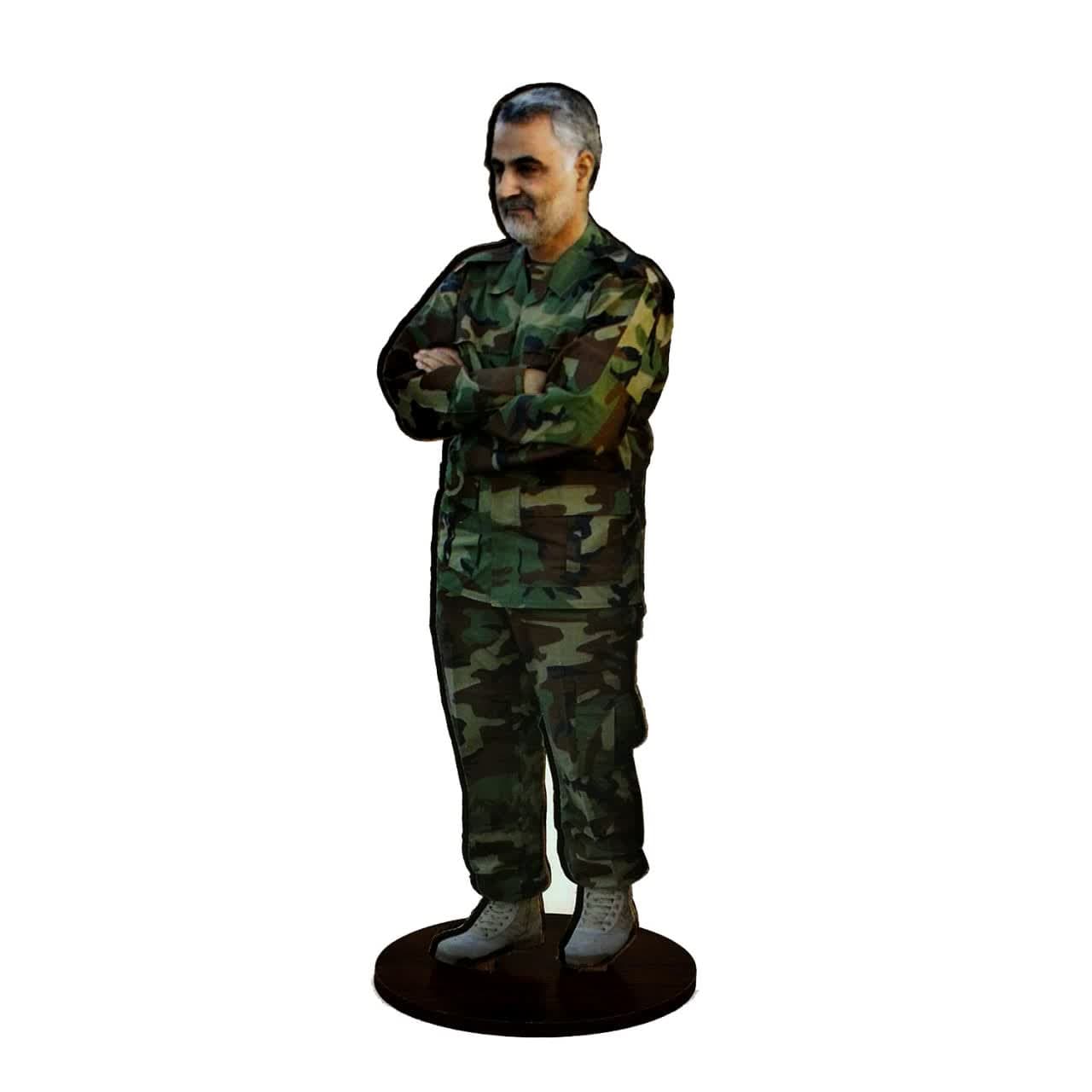 سردار با لباس جنگلی ارتشی سبز-استند کوچک رومیزی کد 20700635 — تصویر ۲