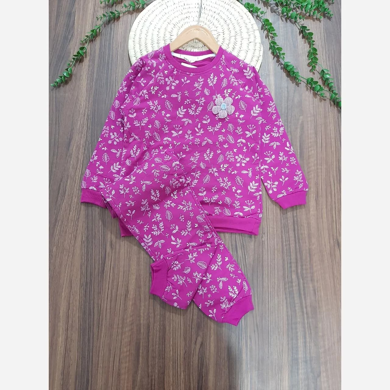 بلوز شلوار دخترانه طرح برگ سایز 50 و 55 — تصویر ۷