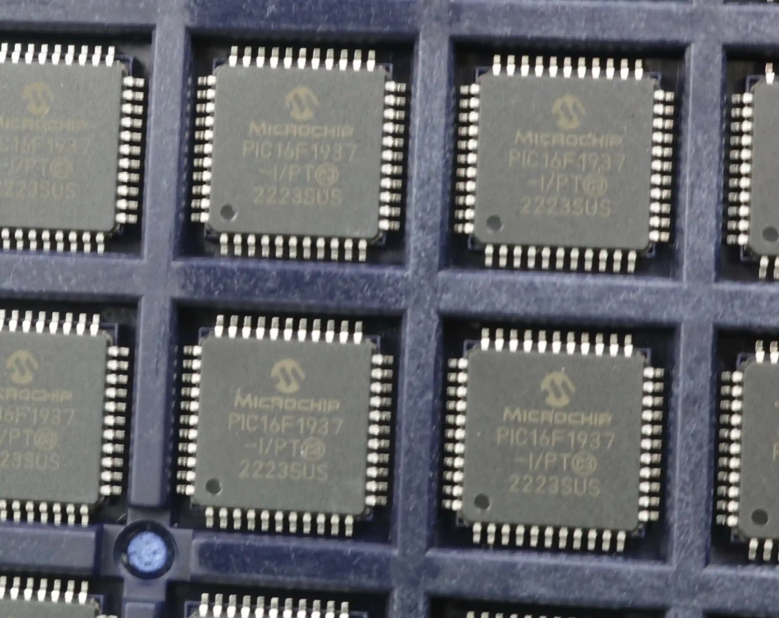 میکروکنترلر PIC16F1937-I/PT پکیج SMD (TQFP-44)