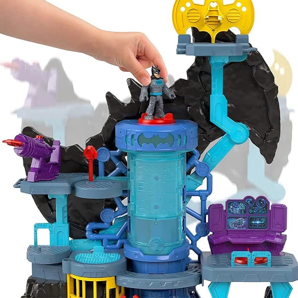 غار بتمن به‌همراه اکشن فیگور بتمن Fisher Price — تصویر ۳