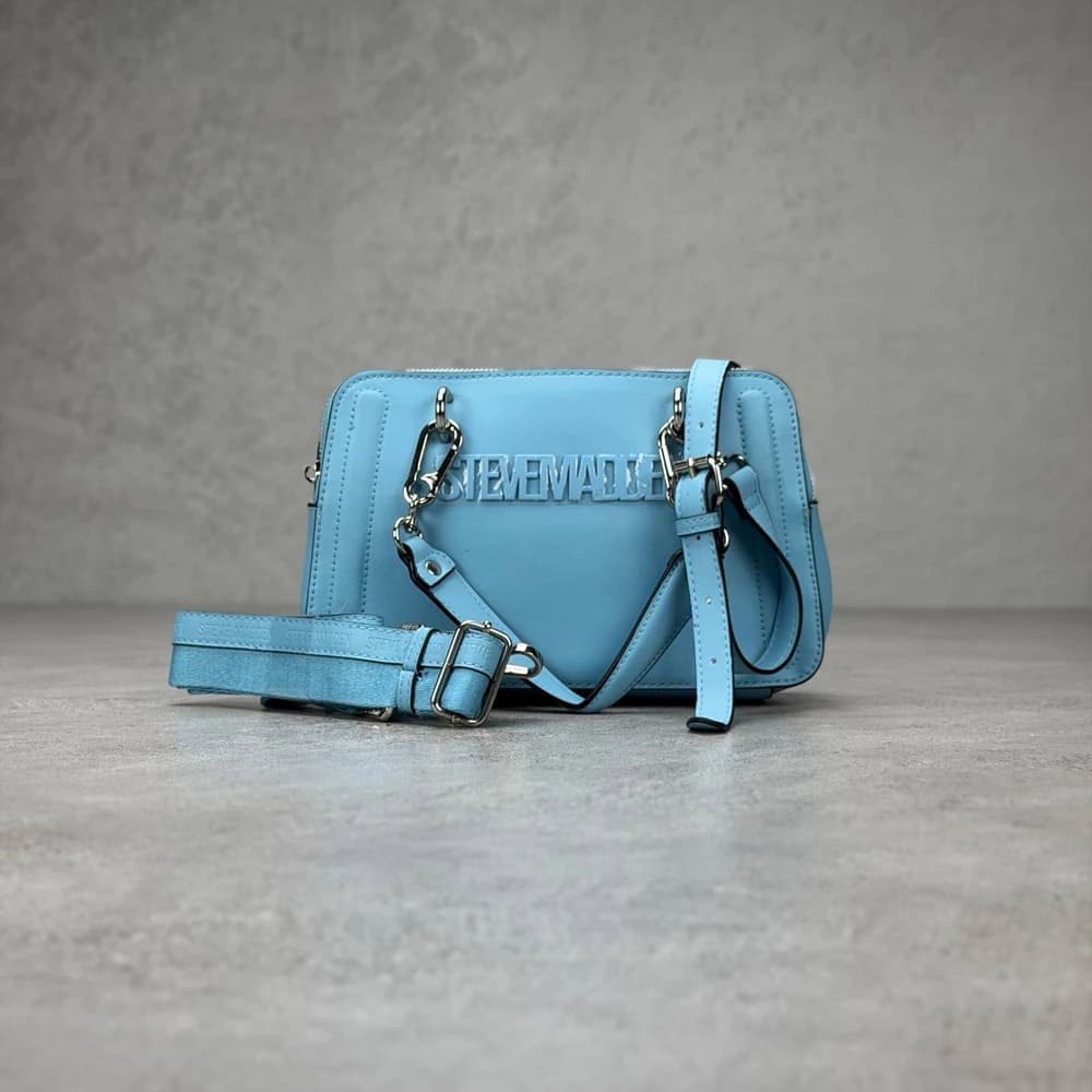 کیف دوشی اورجینال روزمره برند استیو مدن (Steve Madden) | محفظه پارتیشن‌بندی شده با آستر باکیفیت و دو مدل بند رنگ آبی — تصویر ۲
