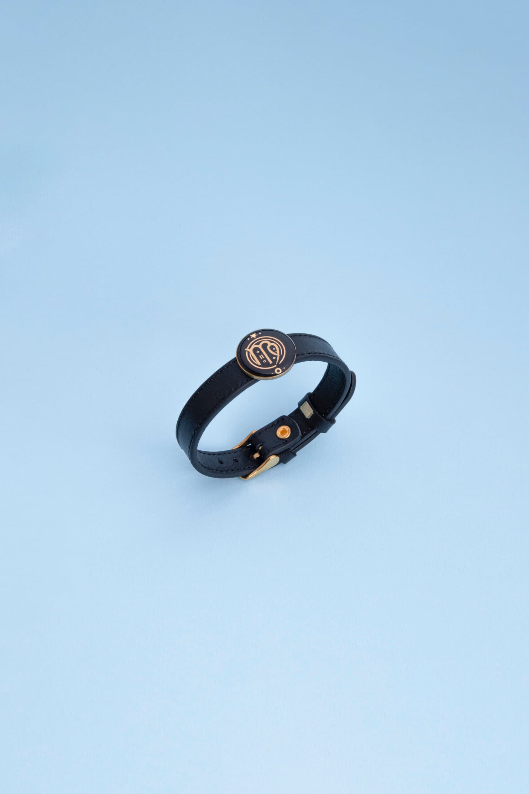 دستبند مردانه شهریور با ورق طلا و چرم سری جهان — تصویر ۳