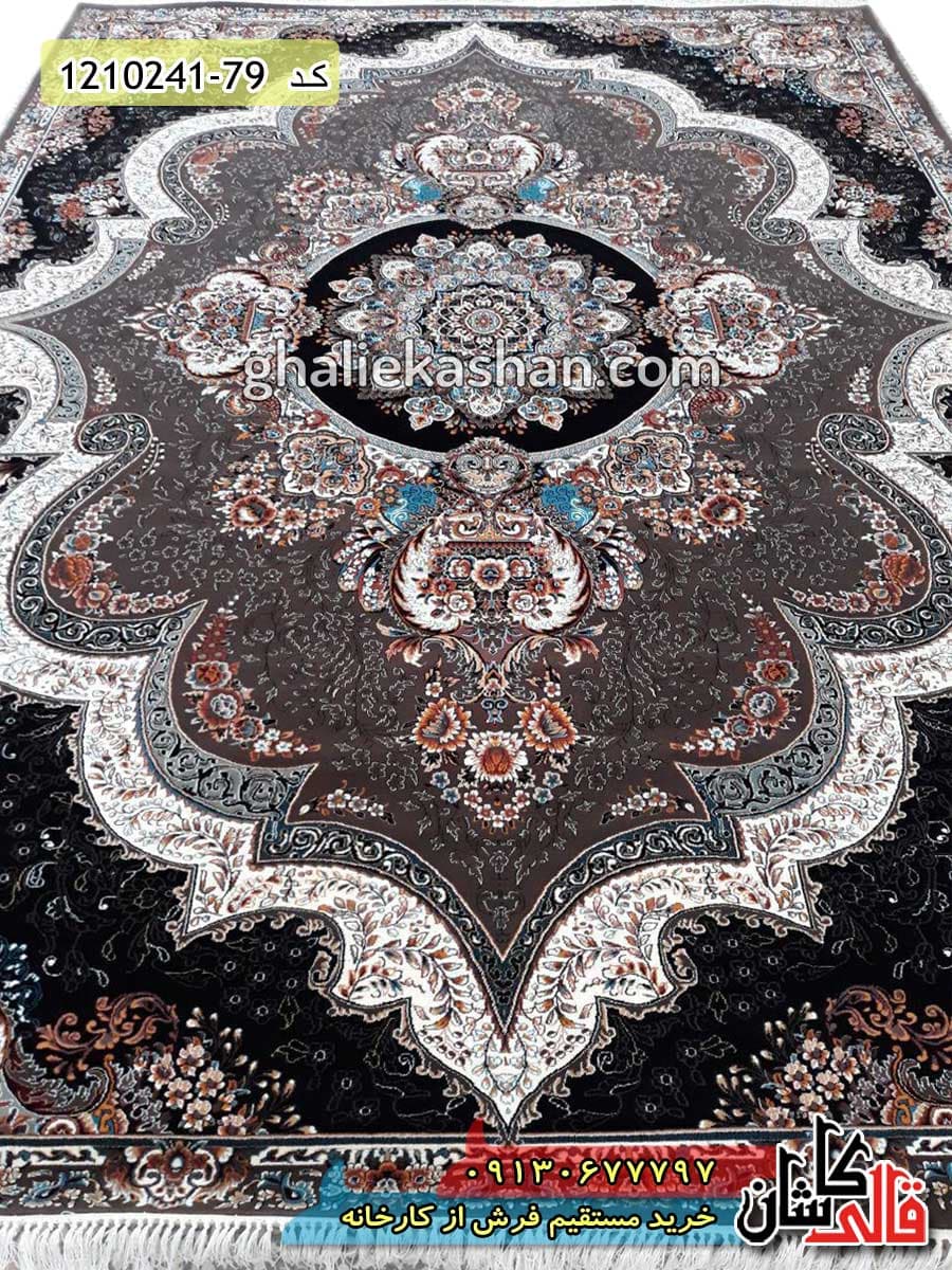 فرش طرح 700 شانه ( 500 شانه ) طرح شهیاد زمینه گردویی کاشان — تصویر ۲