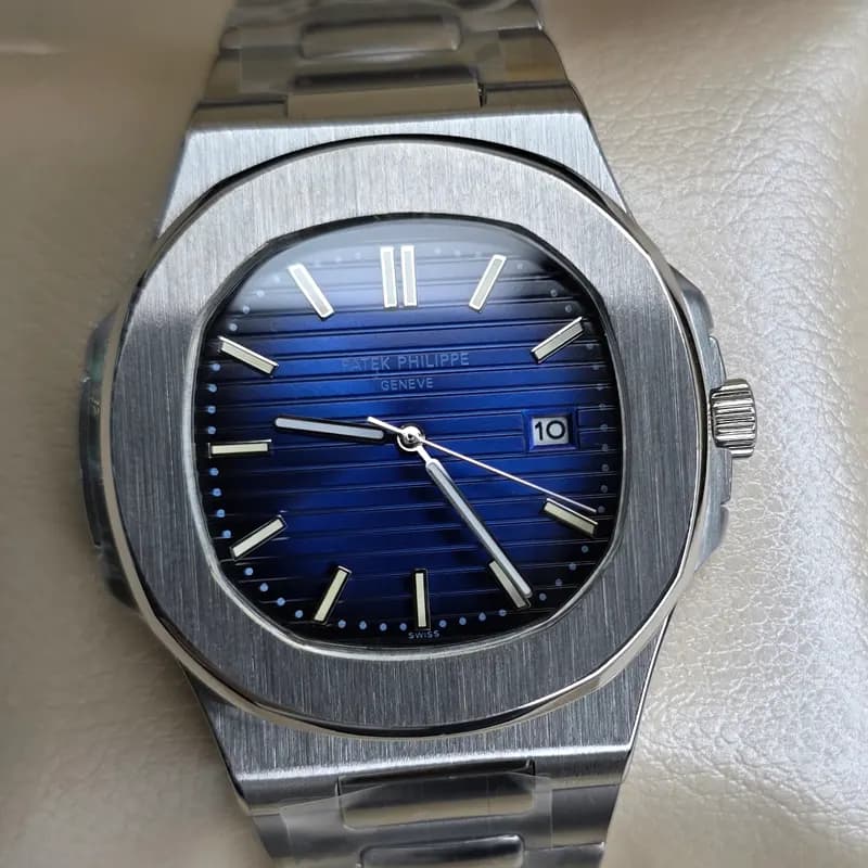 ساعت مچی مردانه پتک فیلیپ موتور ژاپن مدل ناتیلوس نقره ای سرمه ای (Patek Philippe Nautilus) — تصویر ۷