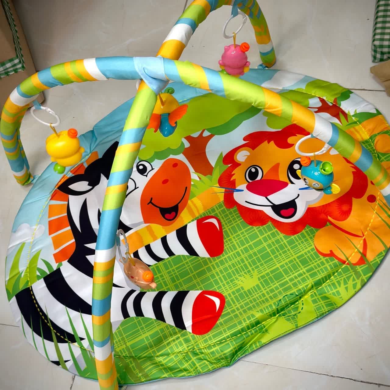 تشک بازی ناب سل مدل شیر بامزه کد BABY GAME BLANKET به همراه 4 عدد جغجغه جداشونده — تصویر ۵