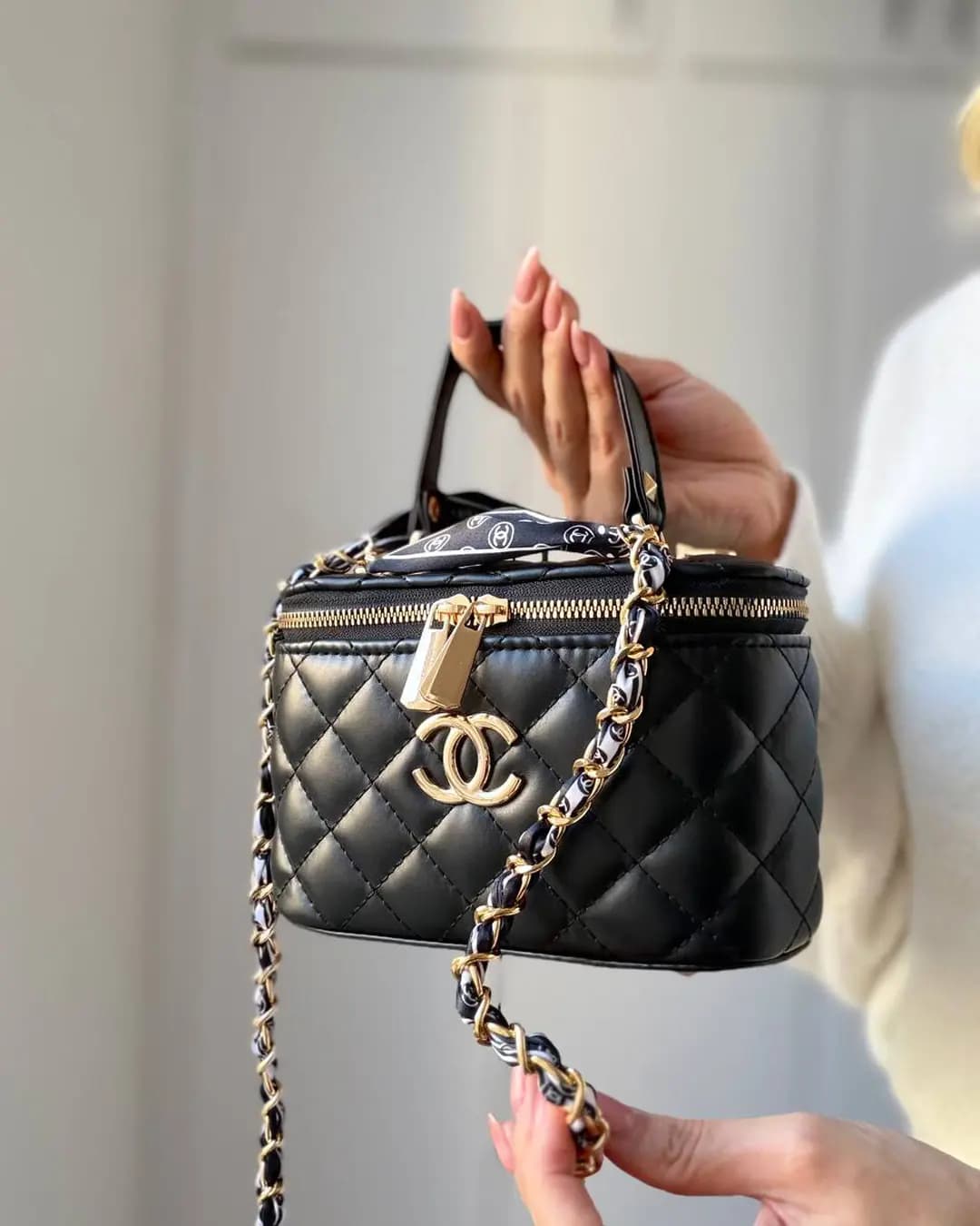 کیف زنانه باکسی دوختی آینه دار شنل CHANEL — تصویر ۴