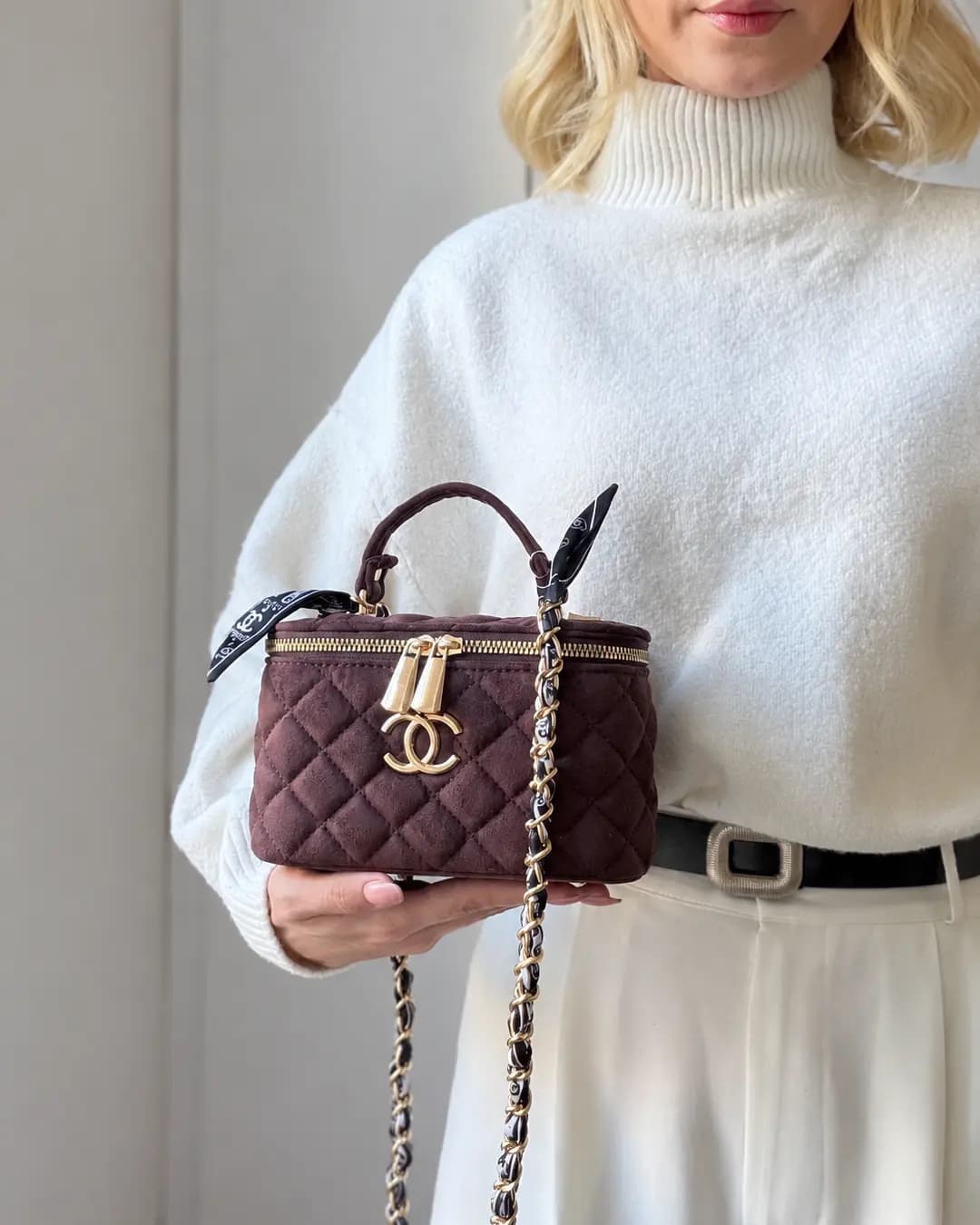 کیف زنانه باکسی دوختی آینه دار شنل CHANEL — تصویر ۵
