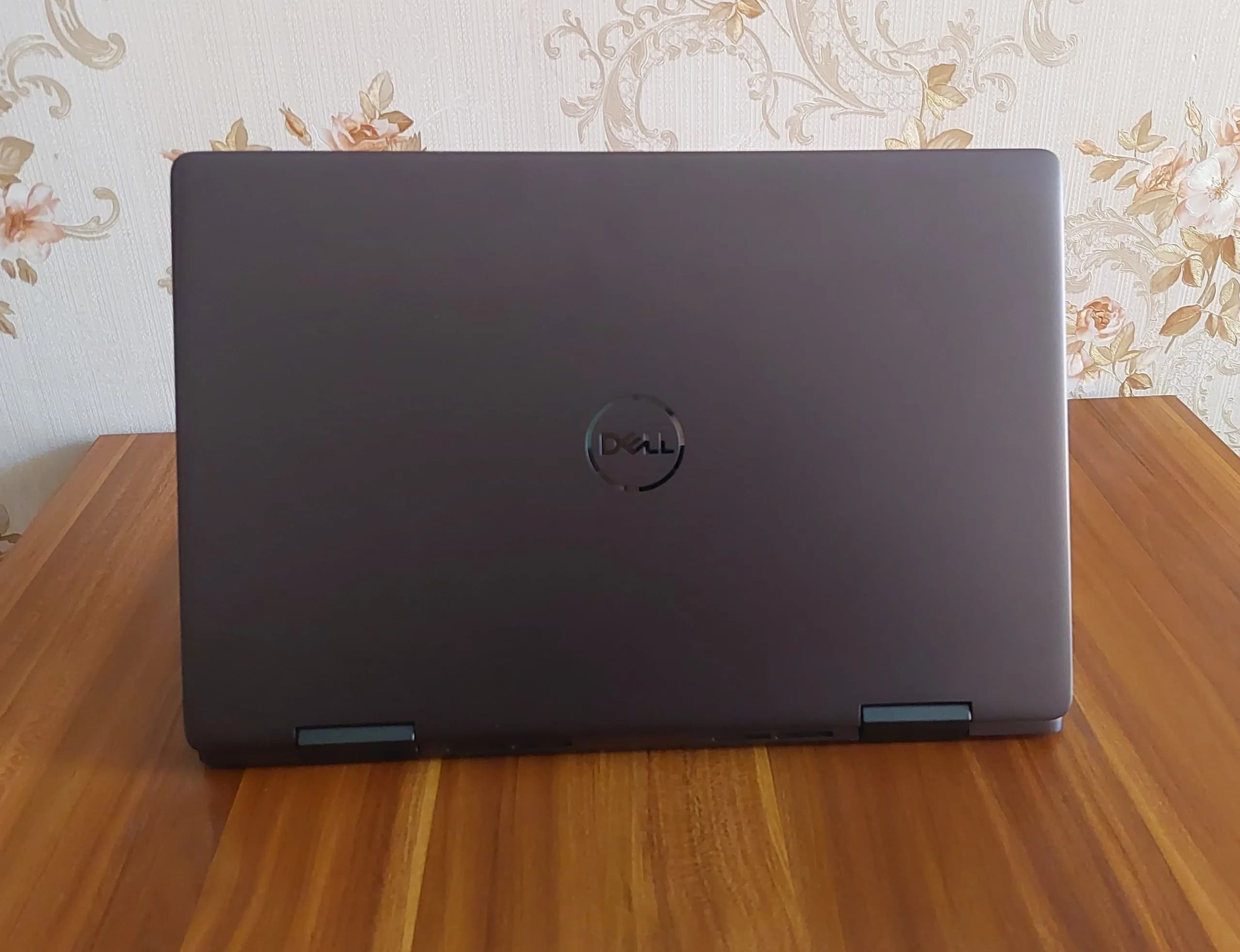 Dell Inspiron 7586 – i5-8250U – 8GB – 256GB SSD – Intel UHD Graphics – 15.6″ FHD لمسی 360 درجه — تصویر ۴