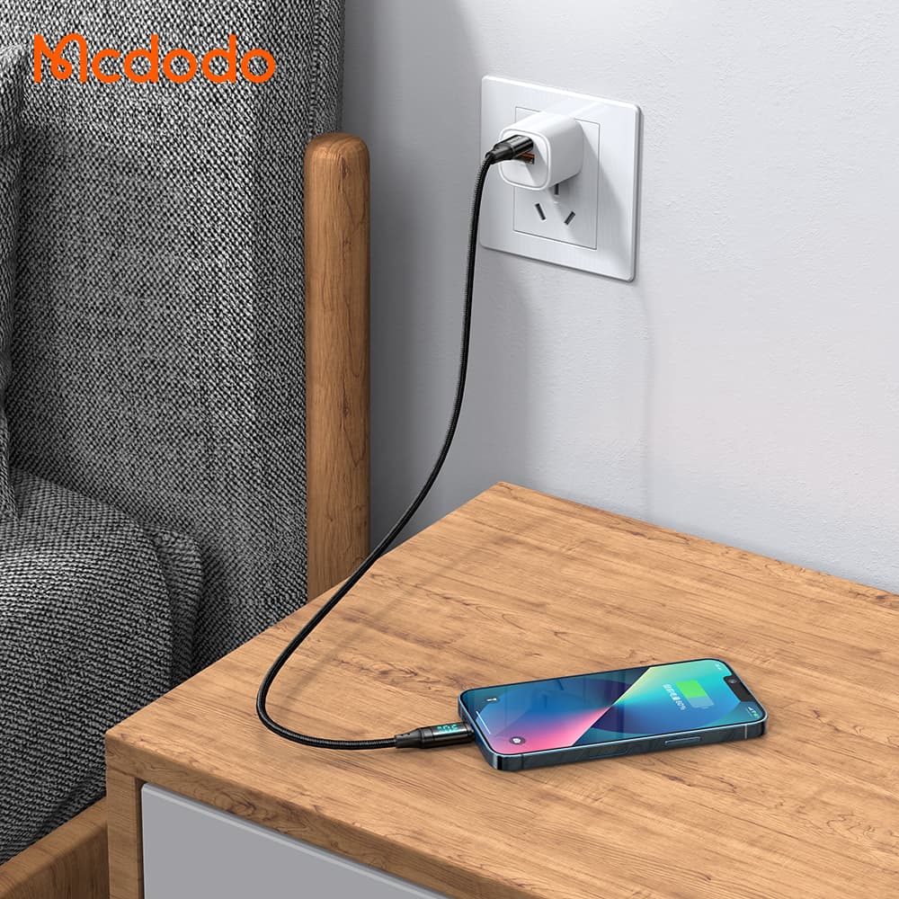 کابل شارژ و انتقال داده تایپ سی به لایتنینگ مک دودو مدل MCDODO CA-1030 دارای نمایشگر دیجیتال طول 120 سانتيمتر — تصویر ۷