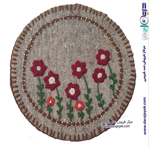 نشیمن نمدی گلدوزی‌شده طرح گل لاله