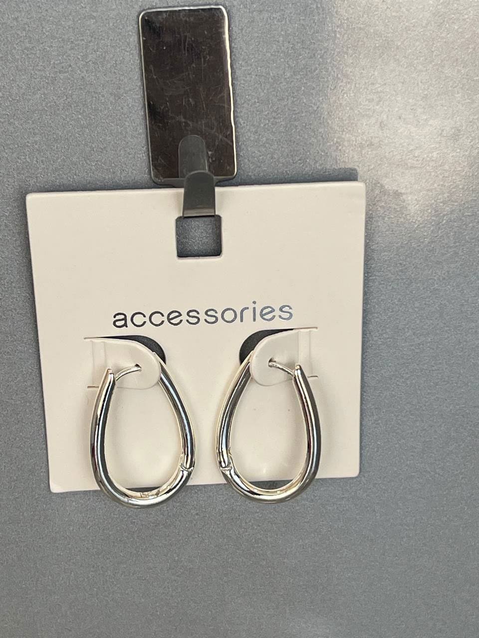 گوشواره‌ حلقه‌ ای نقره‌ ای مدل قطره‌ از برند Accessories
