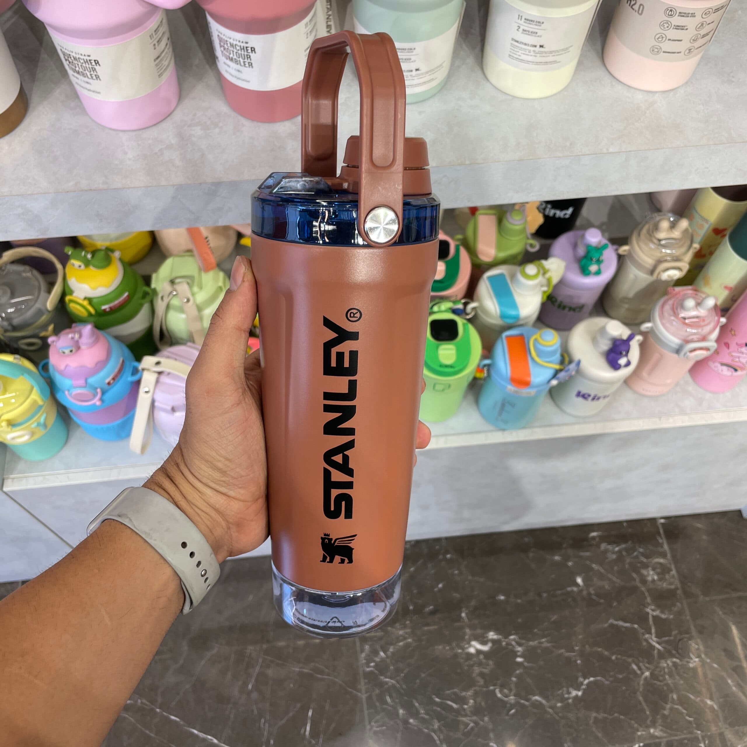 شیکر استنلی شکلاتی مدل ACTIVATE SHAKER BOTTLE مخزندار | بالاترین کیفیت ممکن