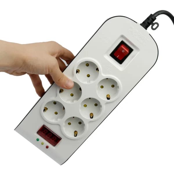 محافظ برق صوتی تصویری 6 خانه پارت الکتریک PE8796 با کابل 5 متری — تصویر ۳