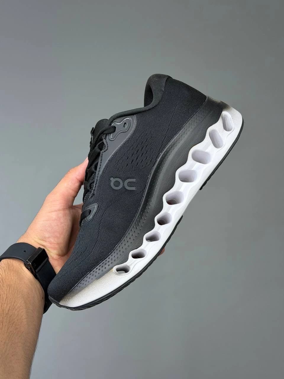 کتونی آن رانینگ کلودسرفر مشکی سفید On Running Cloudsurfer 3 Black White — تصویر ۴
