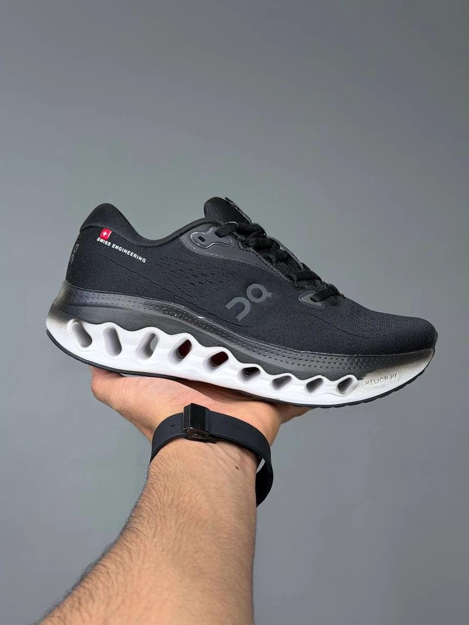 کتونی آن رانینگ کلودسرفر مشکی سفید On Running Cloudsurfer 3 Black White — تصویر ۲