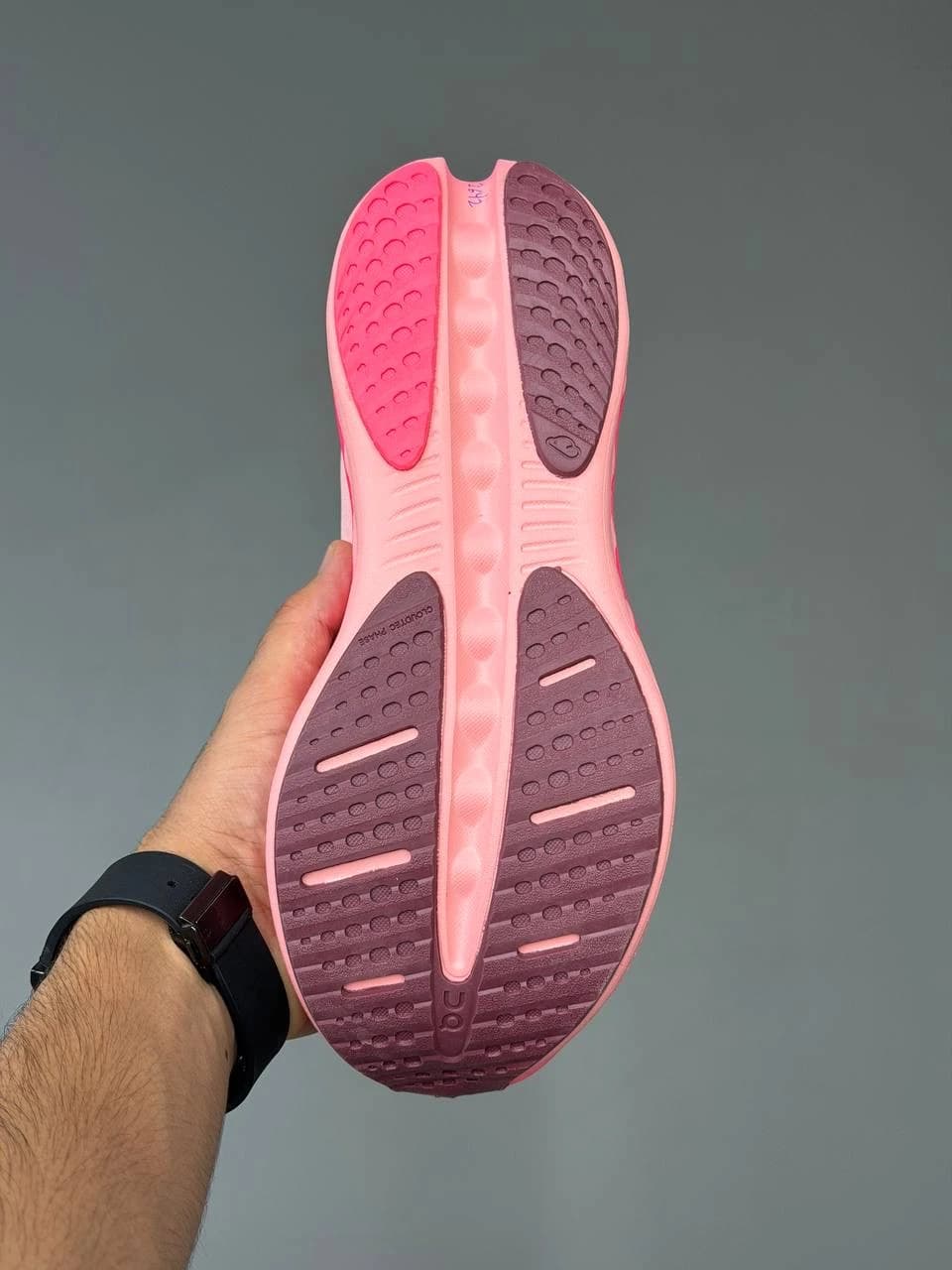 کتونی آن رانینگ کلودسرفر صورتی On Running Cloudsurfer 3 Pink — تصویر ۵