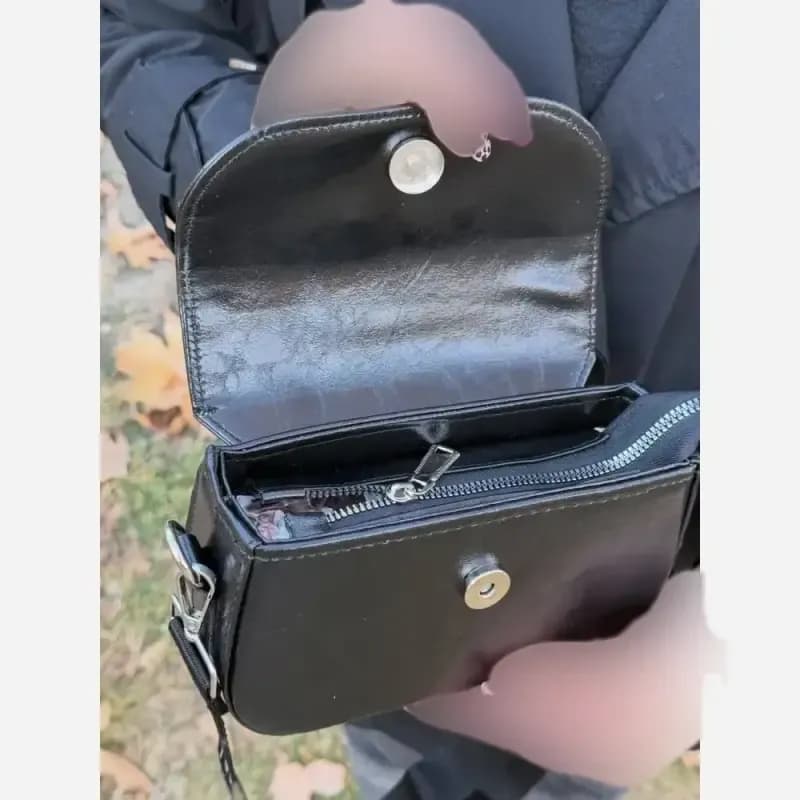 کیف اسپرت پاسپورتی ورنی زنانه دخترانه بند دوشی قابل تنظیم — تصویر ۳