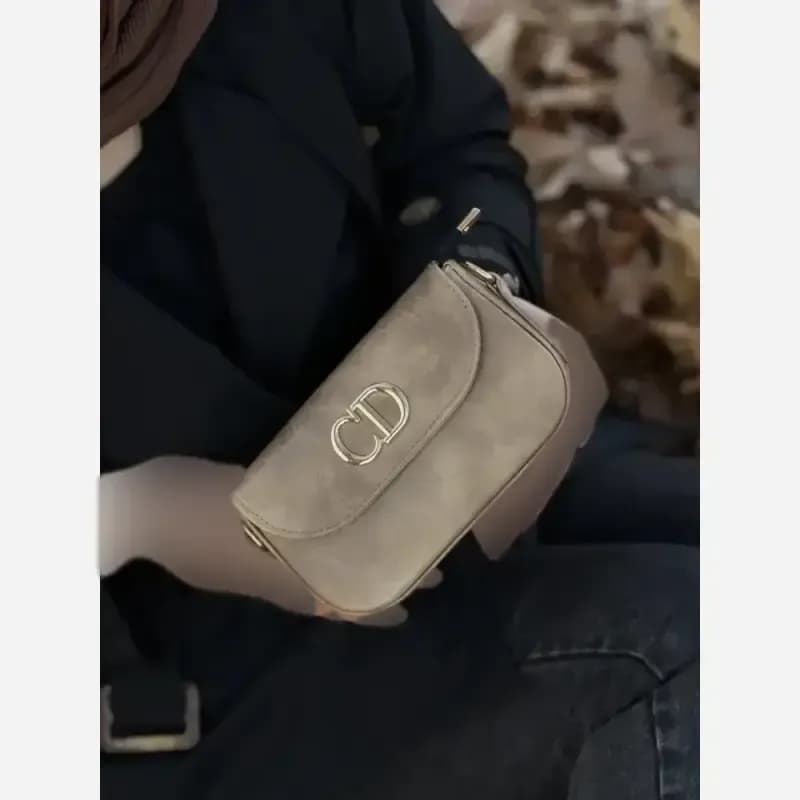 کیف اسپرت پاسپورتی ورنی زنانه دخترانه بند دوشی قابل تنظیم — تصویر ۲