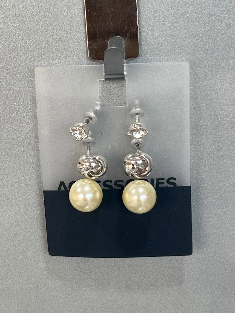 گوشواره زنانه مرواریدی مدل Elegant Pearl از برند Accessories