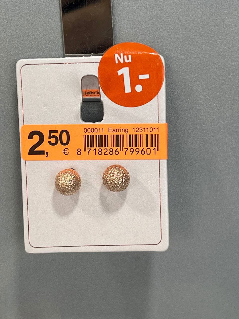 گوشواره گلوله‌ای طلایی برند Accessories