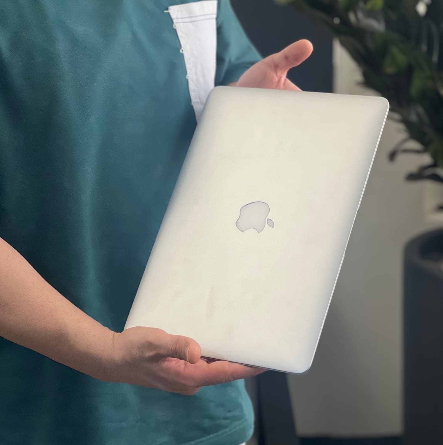 لپتاپ استوک اپل مدل MacBook Air ۱۴۶۶ — 4گیگابایت / 256گیگابایت / 2013