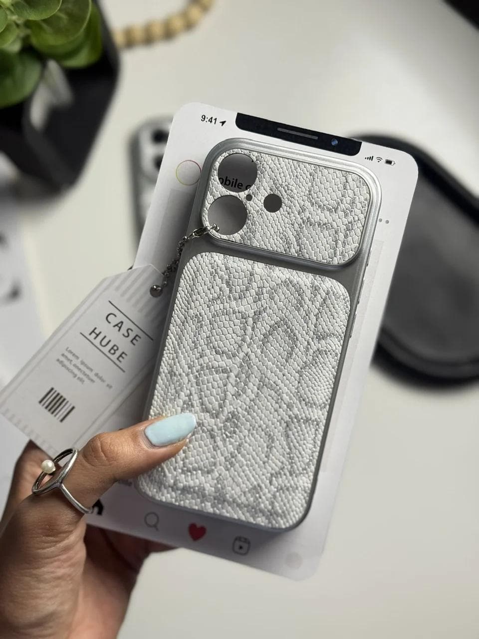 قاب پایتون سفید (کدC2188) مناسب برای iPhone 17Promax
