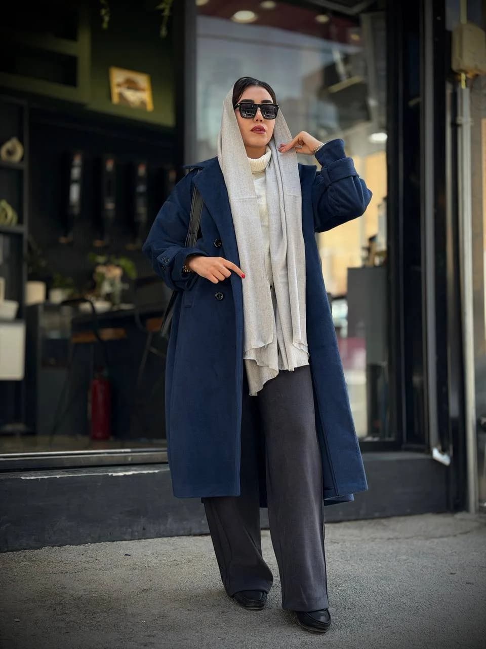 پالتو یقه انگلیسی،پشت چاک — تصویر ۲
