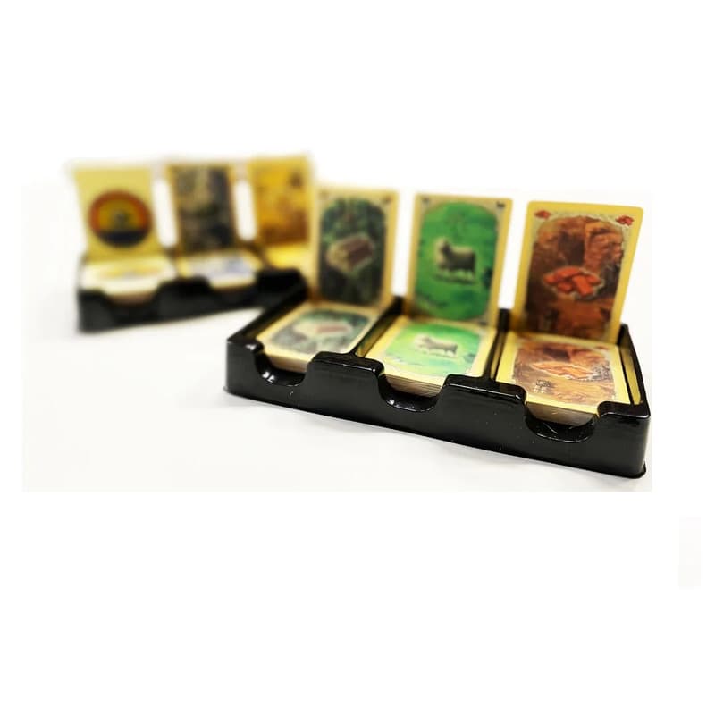بازی فکری رومیزی مدل مهاجران کاتان گیم باکسیز Settlers of Catan مناسب 2 تا 4 نفر، سن 10 سال به بالا، مدت بازی 60 تا 90 دقیقه، شامل قطعات شش ضلعی زمین، کارت منابع، کارت توسعه و تاس — تصویر ۴