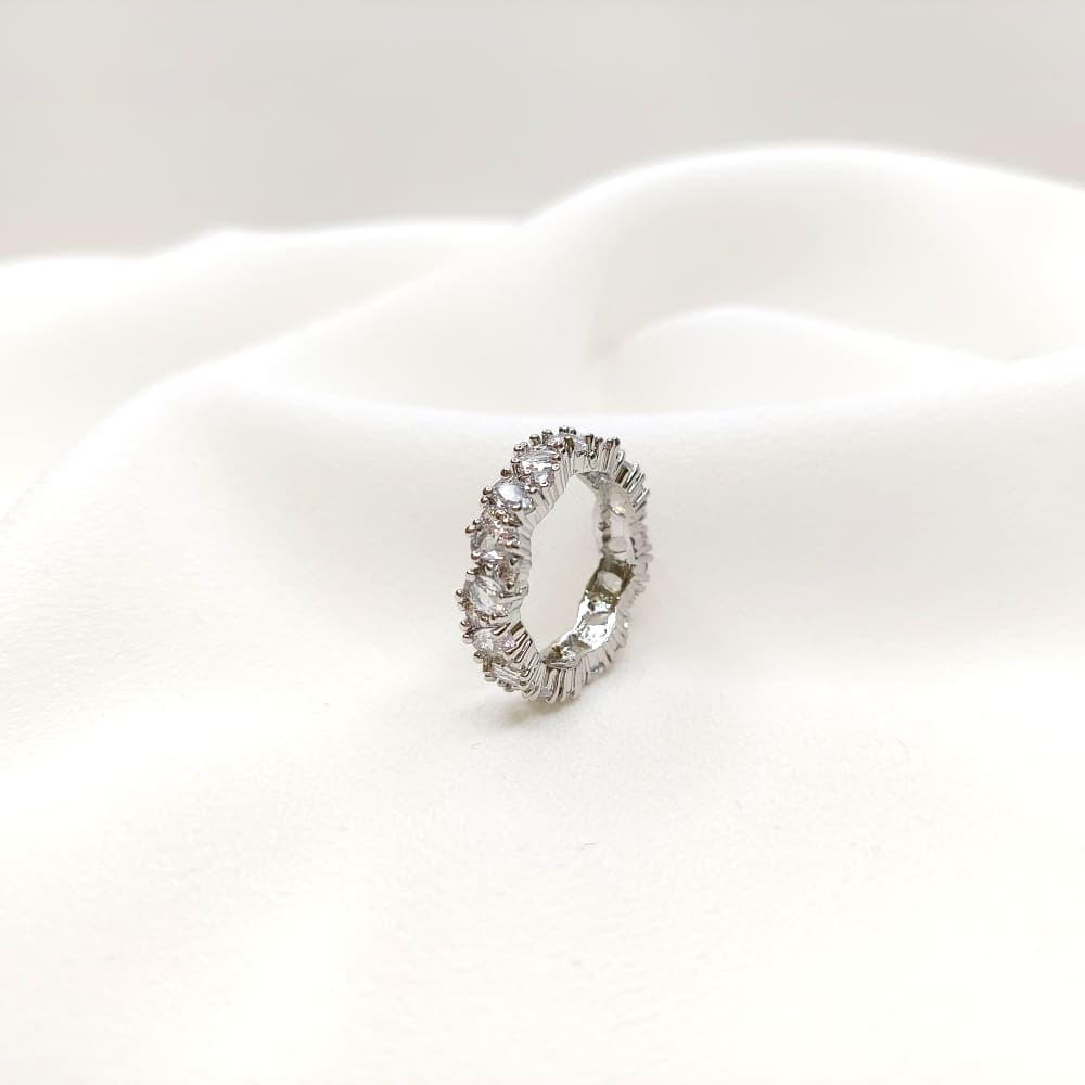 انگشتر زنانه پر نگین بیضی و نگین اتمی مدل RING 3151