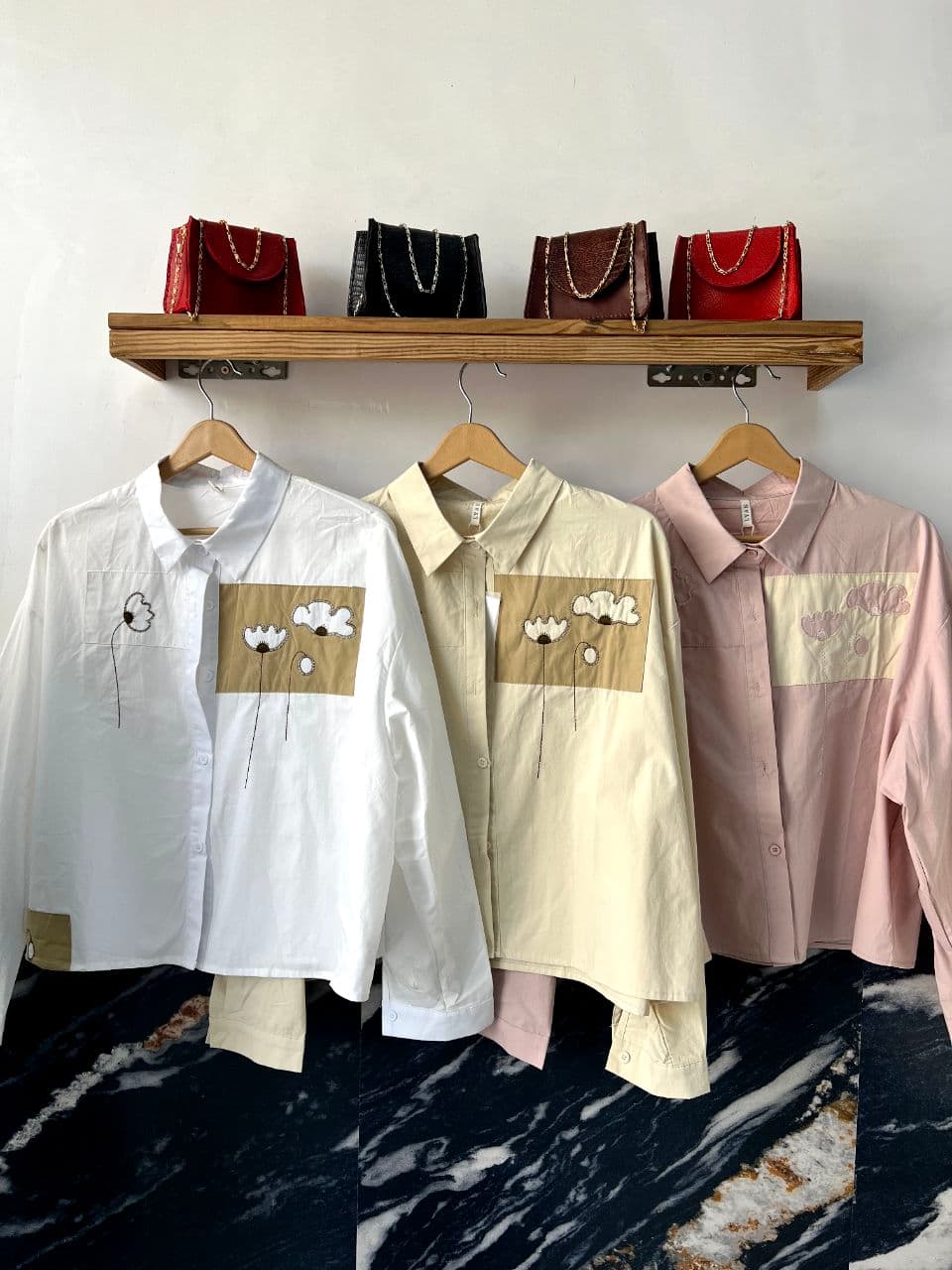 شومیز کراپ کتان تکه‌دوزی و گلدوزی وارداتی — تصویر ۳
