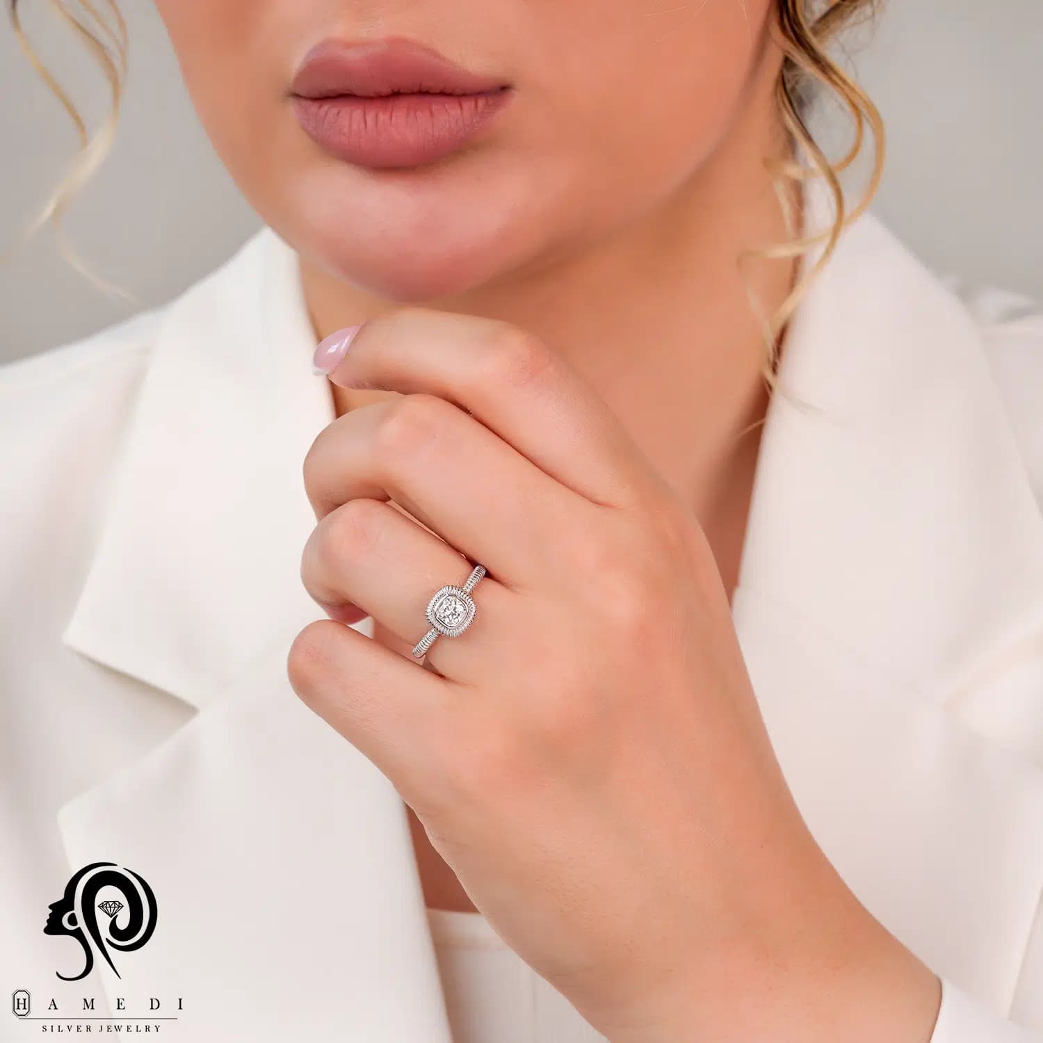 انگشتر نقره زنانه تک نگین سواروسکی مدل RE R87 — تصویر ۳