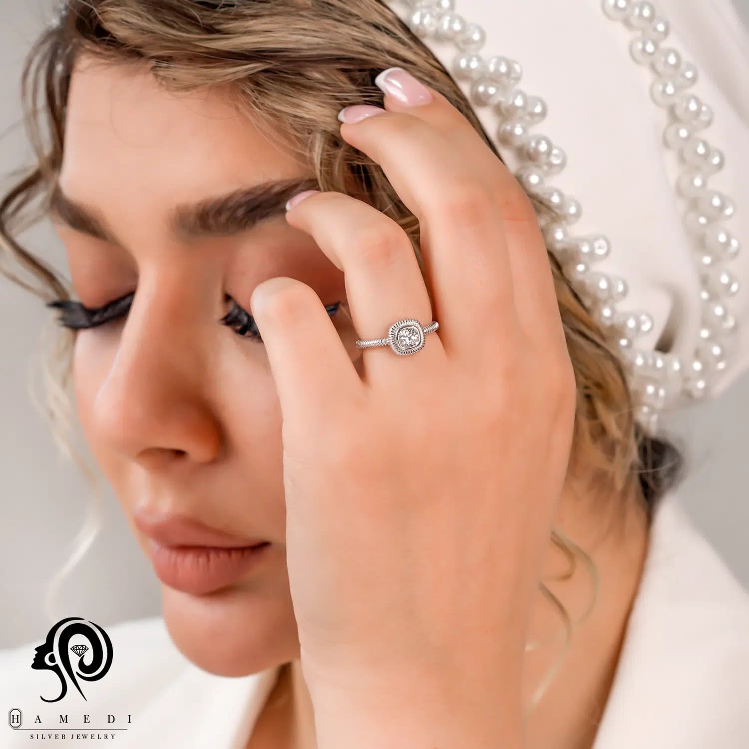انگشتر نقره زنانه تک نگین سواروسکی مدل RE R87 — تصویر ۴