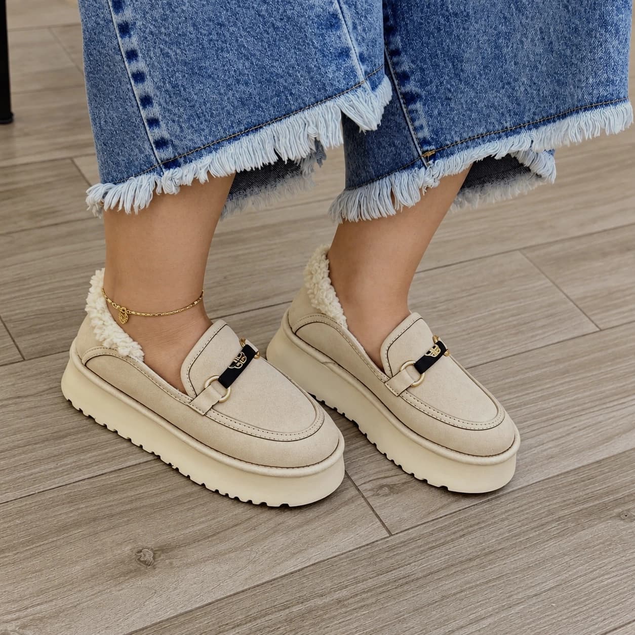 اگ خز دار آیسان UGG — تصویر ۳