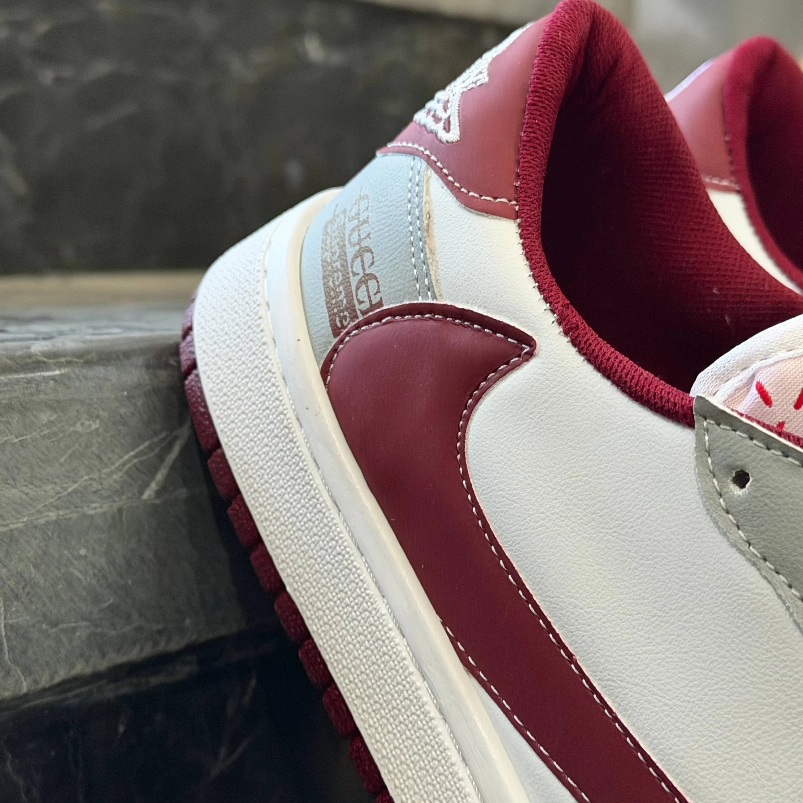 کتانی مردانه نایک ترویس طوسی چری Nike Travis — تصویر ۴