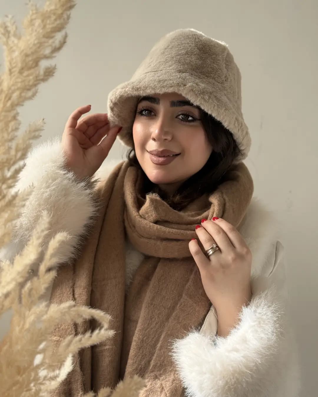 کلاه باکت خز زنگوله ای 115133 — تصویر ۵