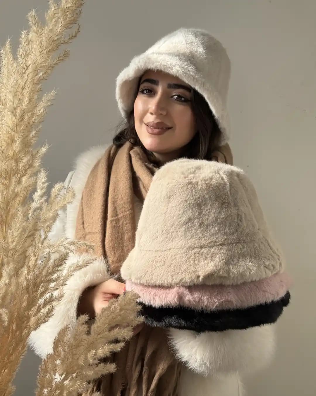 کلاه باکت خز زنگوله ای 115133 — تصویر ۳