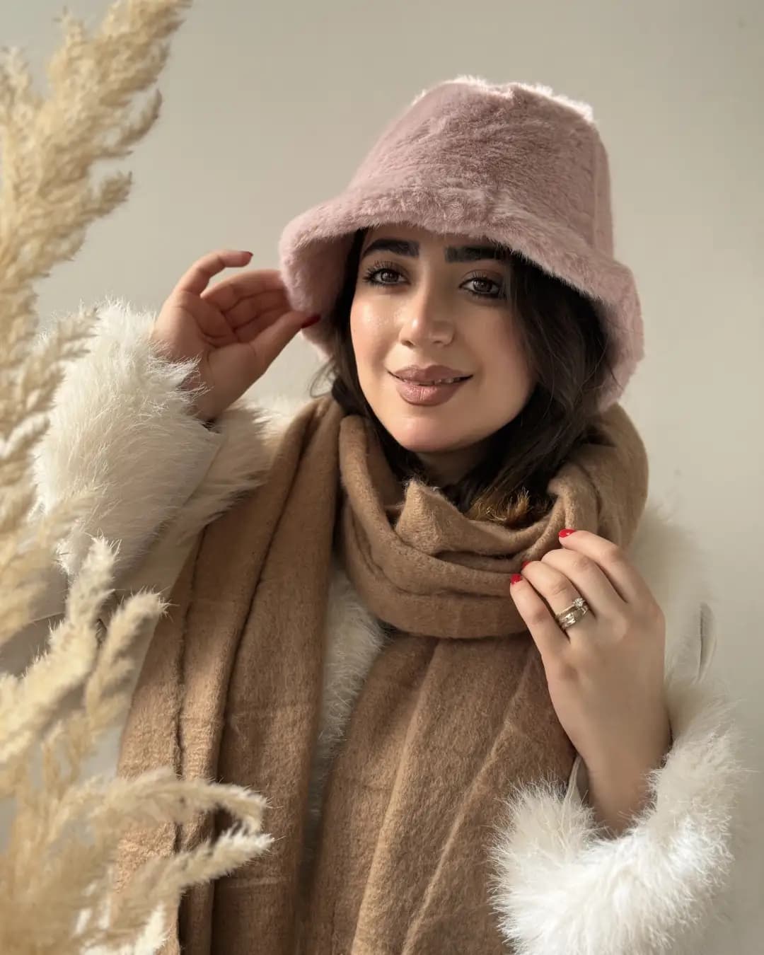 کلاه باکت خز زنگوله ای 115133 — تصویر ۴