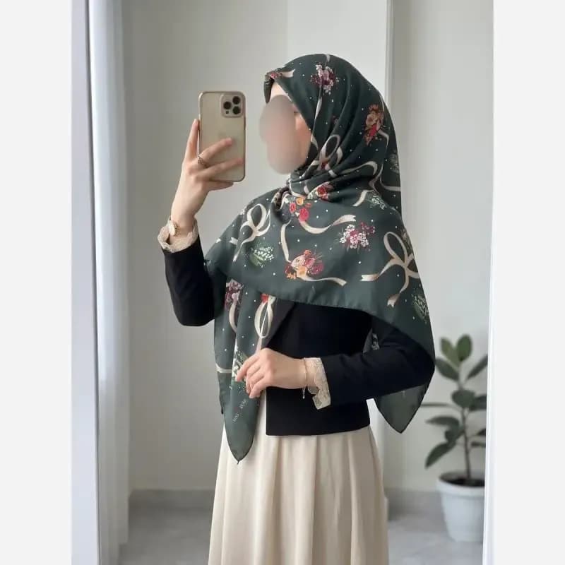 روسری نخی درجه یک قواره 140 طرحدار مشکی و قهوه ای و سبز — تصویر ۴