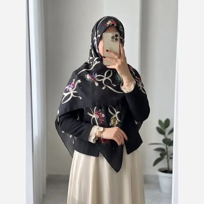 روسری نخی درجه یک قواره 140 طرحدار مشکی و قهوه ای و سبز — تصویر ۵
