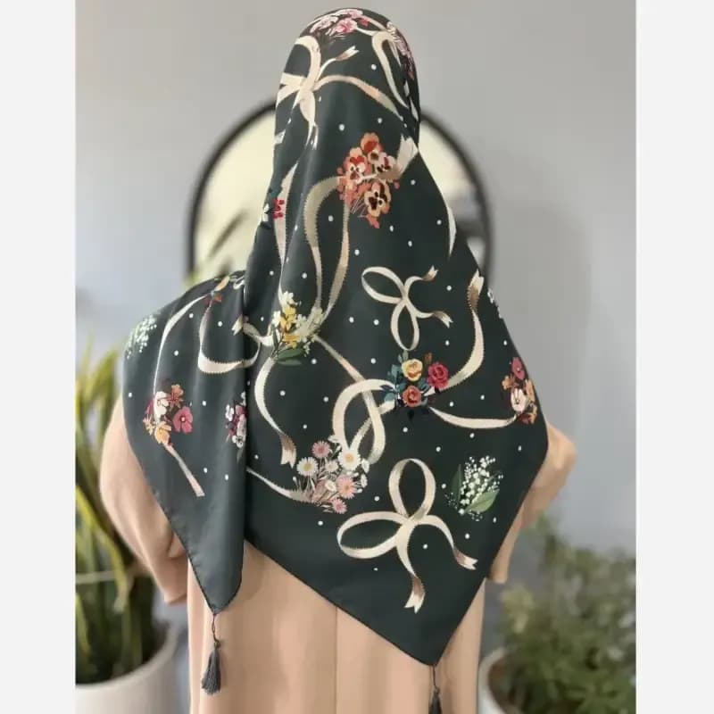 روسری نخی درجه یک قواره 140 طرحدار مشکی و قهوه ای و سبز — تصویر ۲